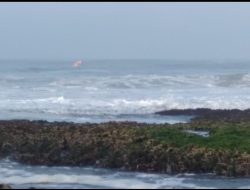 Perahu Nelayan Karam di Pantai Pangandaran, 1 Orang Meninggal Dunia