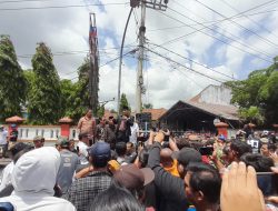 Ketua DPRD Pangandaran Setujui Pinjaman Pemda Dihadapan Ribuan Masa Aksi