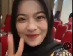 KPU Pangandaran Pecat Anggota KPPS Cantik yang Acungkan 2 Jari