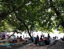 Tradisi Munggahan di Pantai Batukaras Menjelang Ramadan