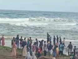 Asyik Berenang Bocah di Pantai Muaragatah Pangandaran Hanyut Tenggelam