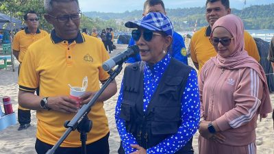 Kesalnya Susi Pudjiastuti Sampah Plastik Masih Mengotori Pantai Pangandaran