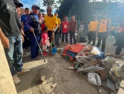 Kapolda Jabar Bersih-bersih Pantai Pangandaran