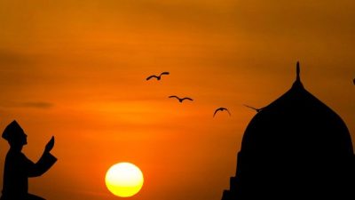 Mengetuk Pintu Langit: Doa Hari Pertama Ramadhan dan Waktu Mustajab Berdoa