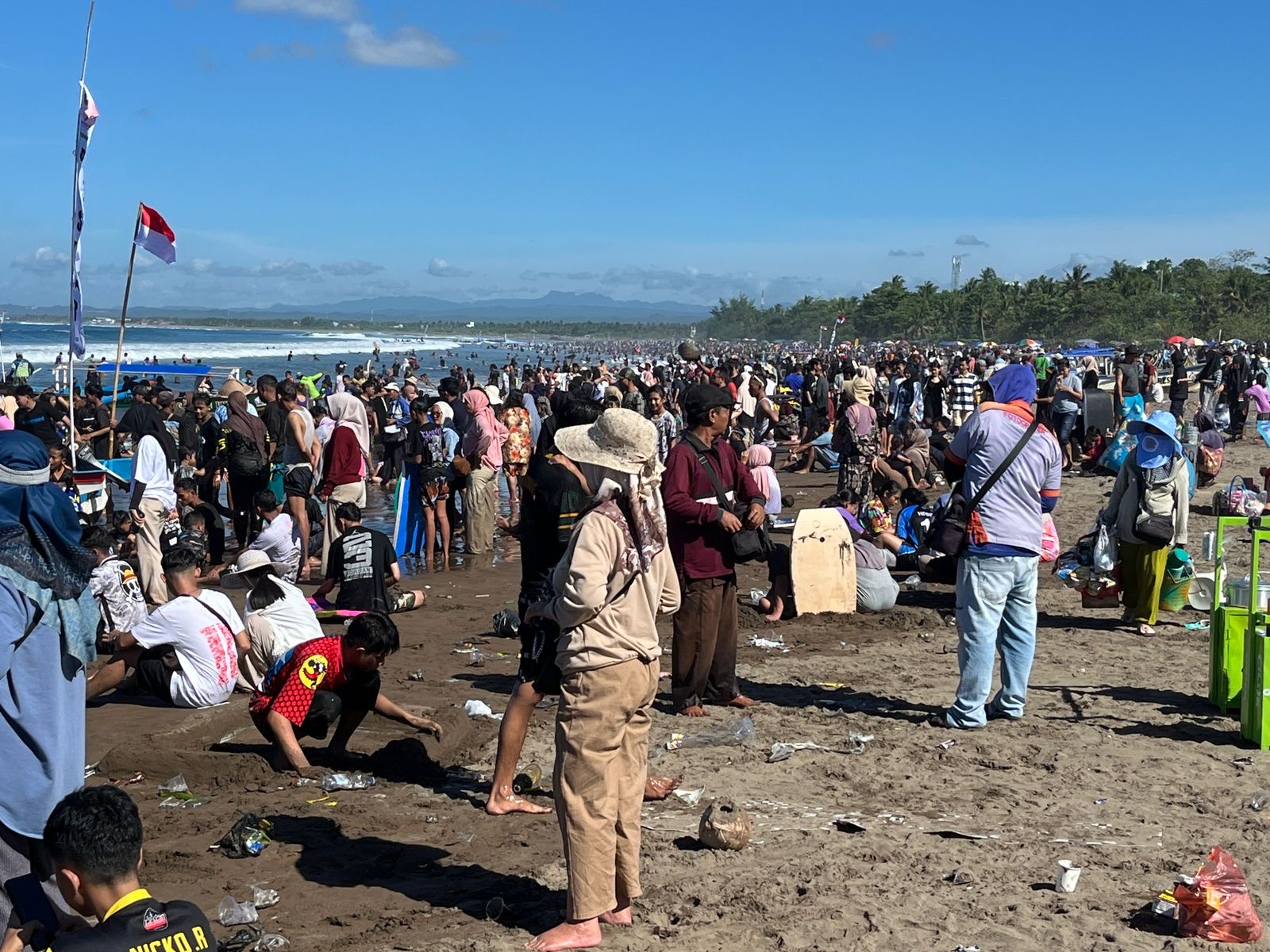 Wisatawan Pangandaran