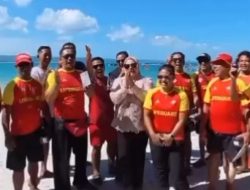 Anggota DPR RI Ida Nurlaela Serahkan Bantuan Radio Komunikasi untuk Balawista Pangandaran