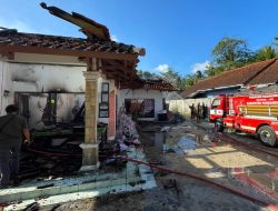 Gudang Air Mineral di Pangandaran Hangus Terbakar