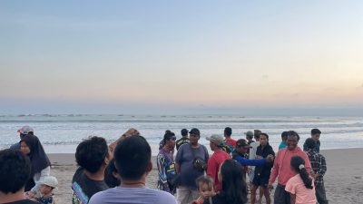 Detik-detik Perahu Terbalik di Pangandaran, 1 Nelayan Hilang